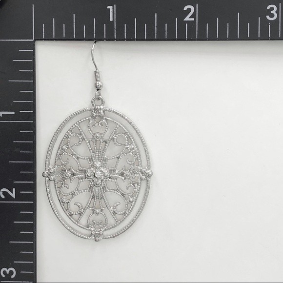 🌼 Silver Oval Cross Earrings - Picture 2 of 2